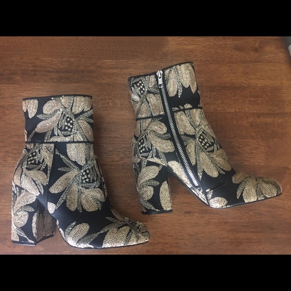 STEVE MADDEN New Goldie Booties Sz 7.5 - Picture 3 of 8